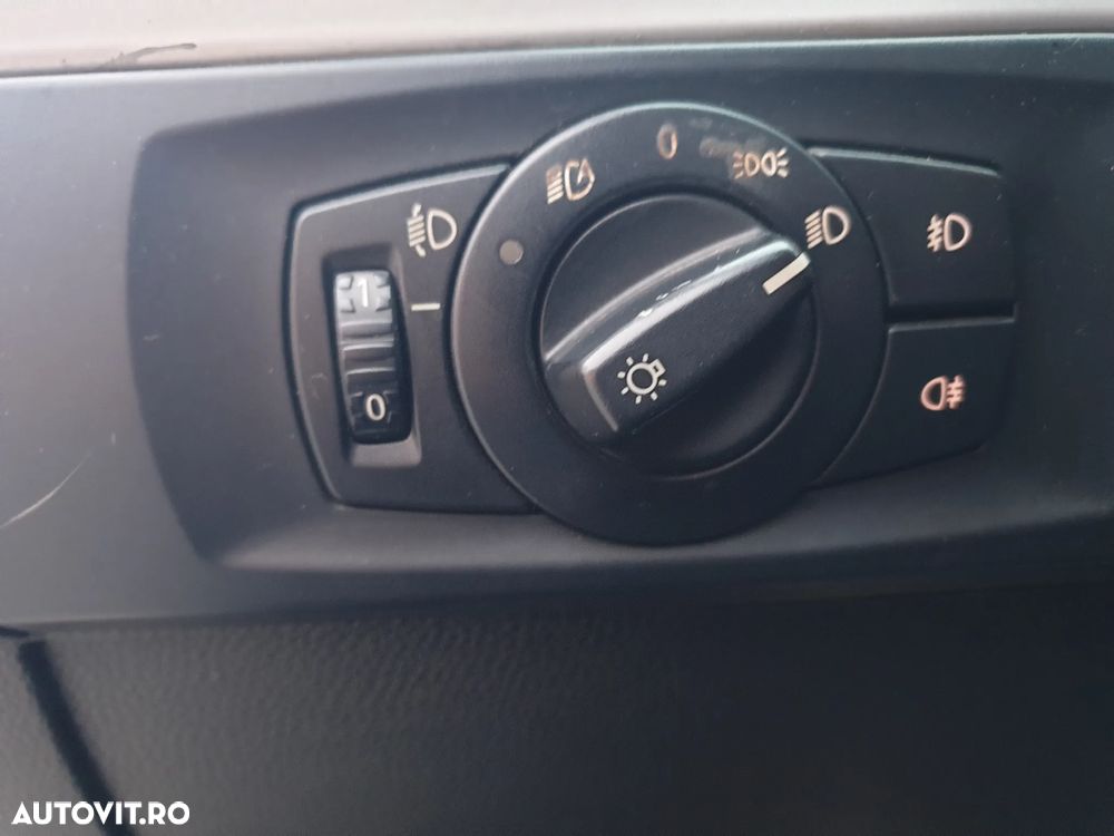 BMW Seria 3 320d DPF Efficient Dynamics Edition - 30