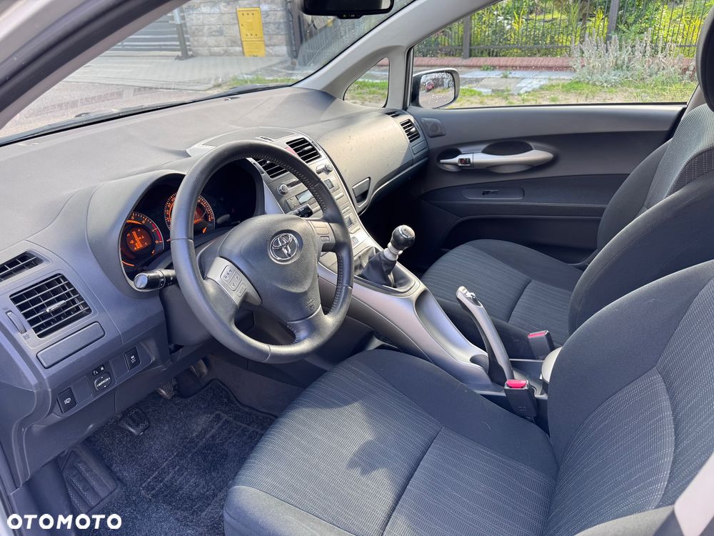 Toyota Auris 1.6 Executive - 9