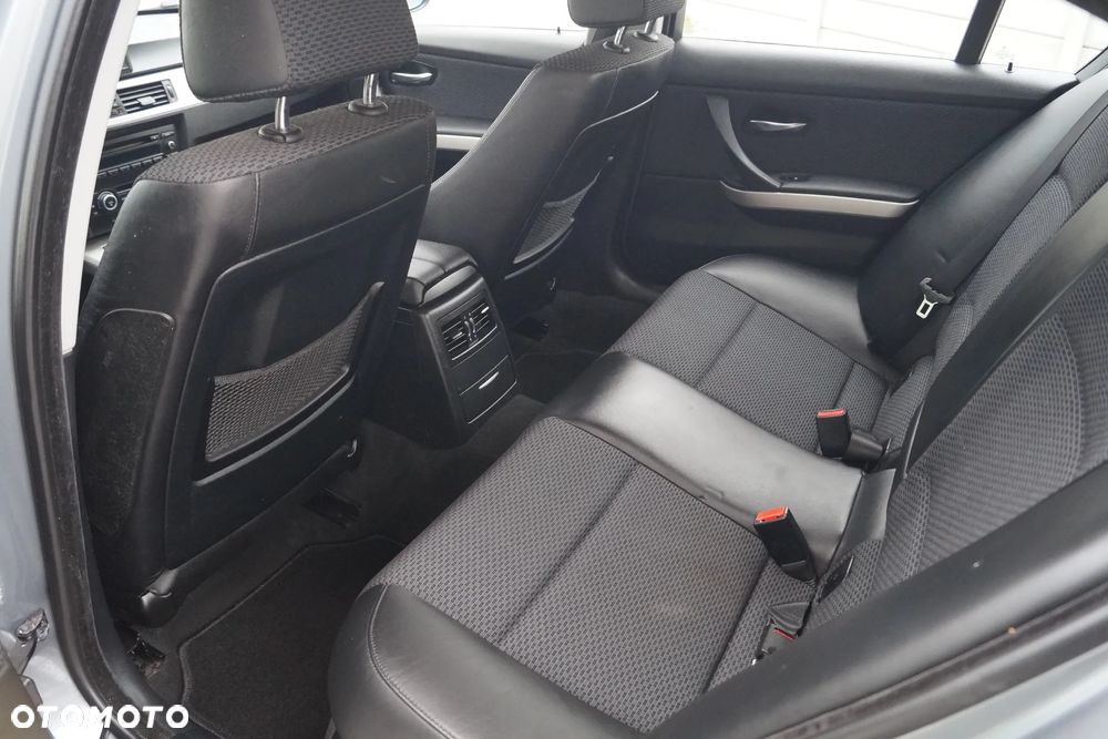 BMW Seria 3 325i - 37