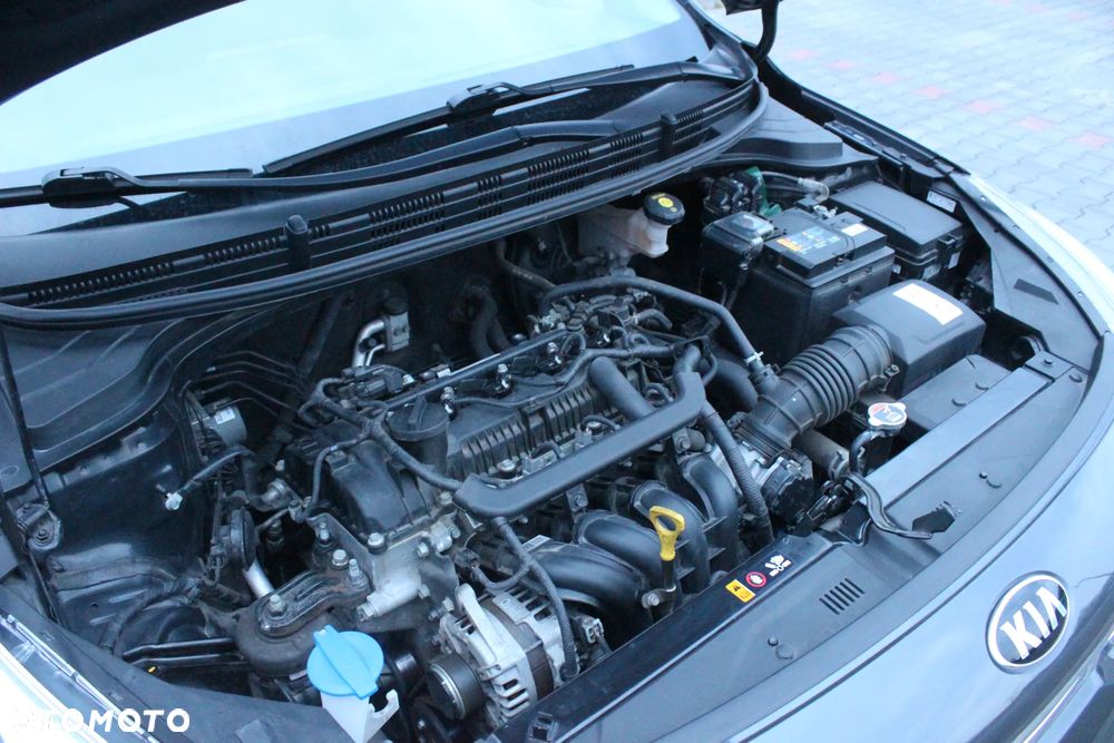 Kia Rio 1.2 L - 12