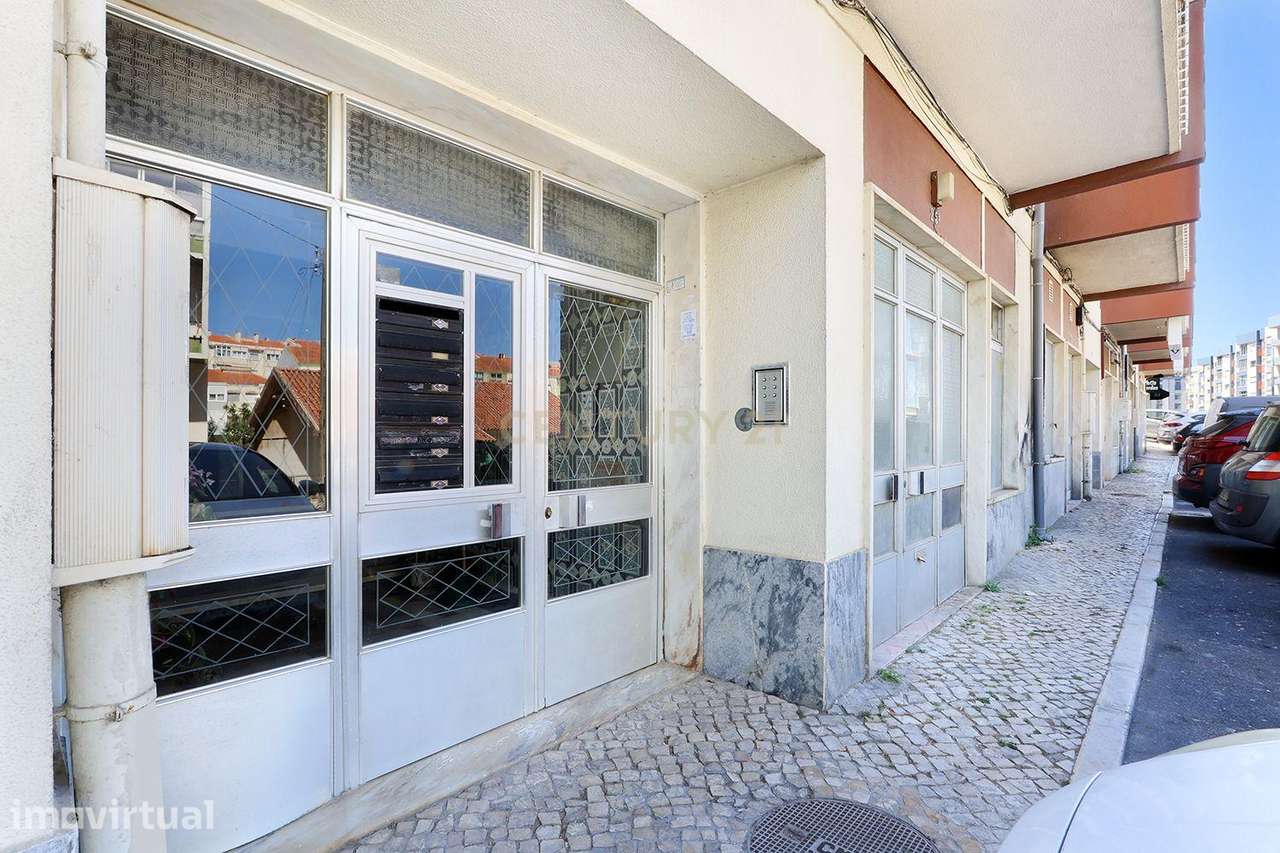 Apartamento T2 com excelente localização entre Mercês e Mem Martins. - Grande imagem: 2/19