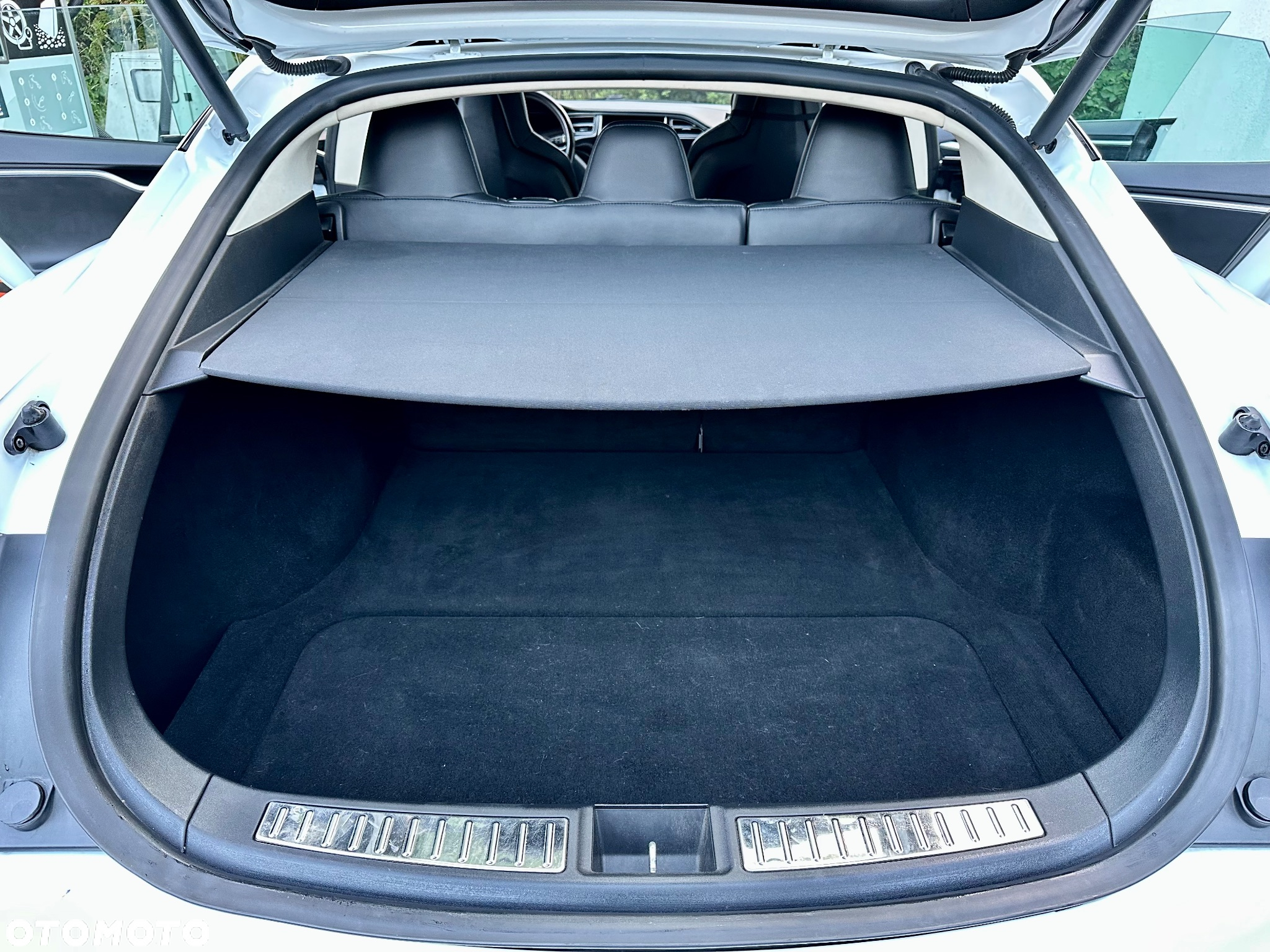 Tesla Model S Standard - 12