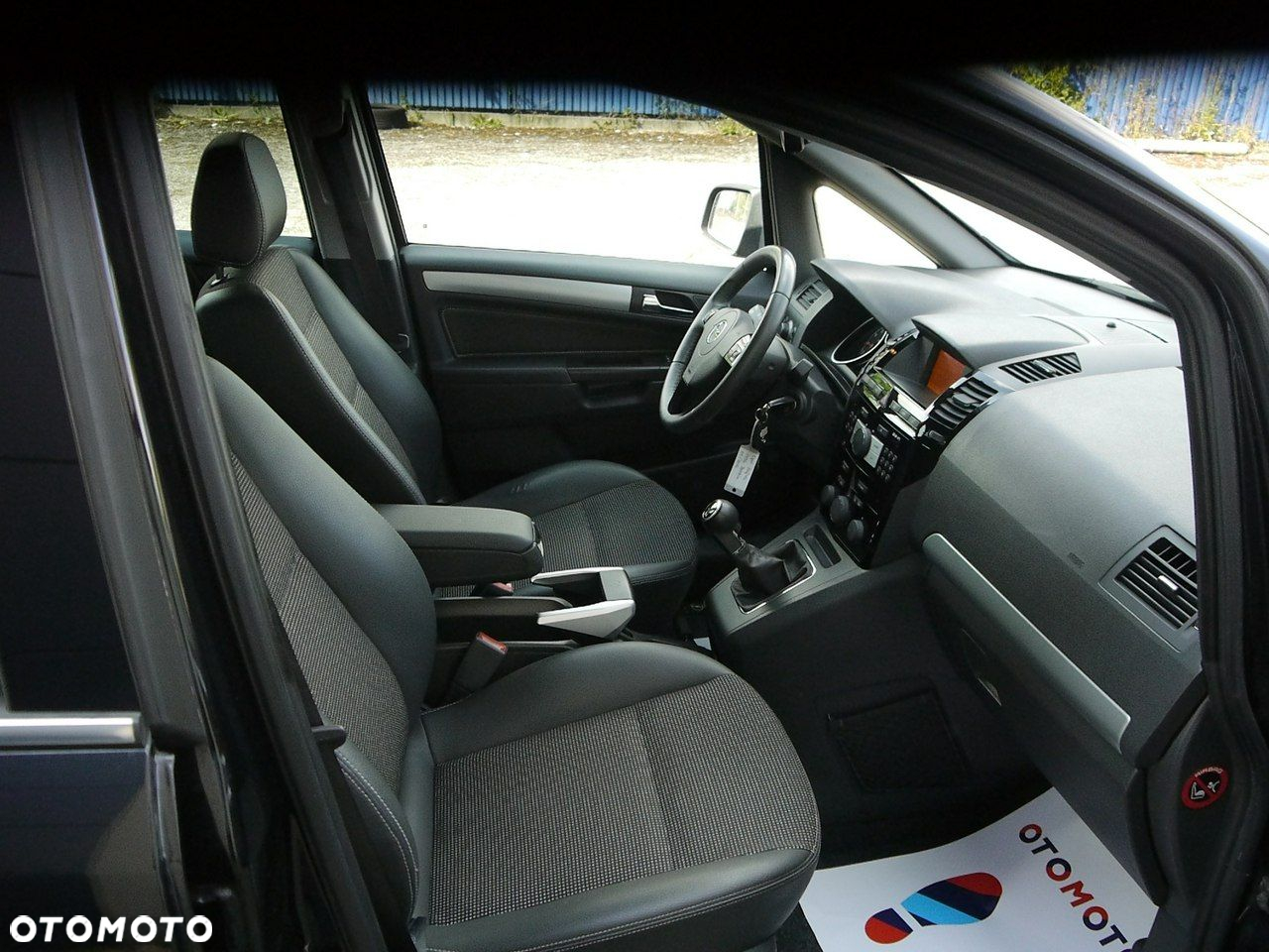 Opel Zafira 1.8 Sport - 26