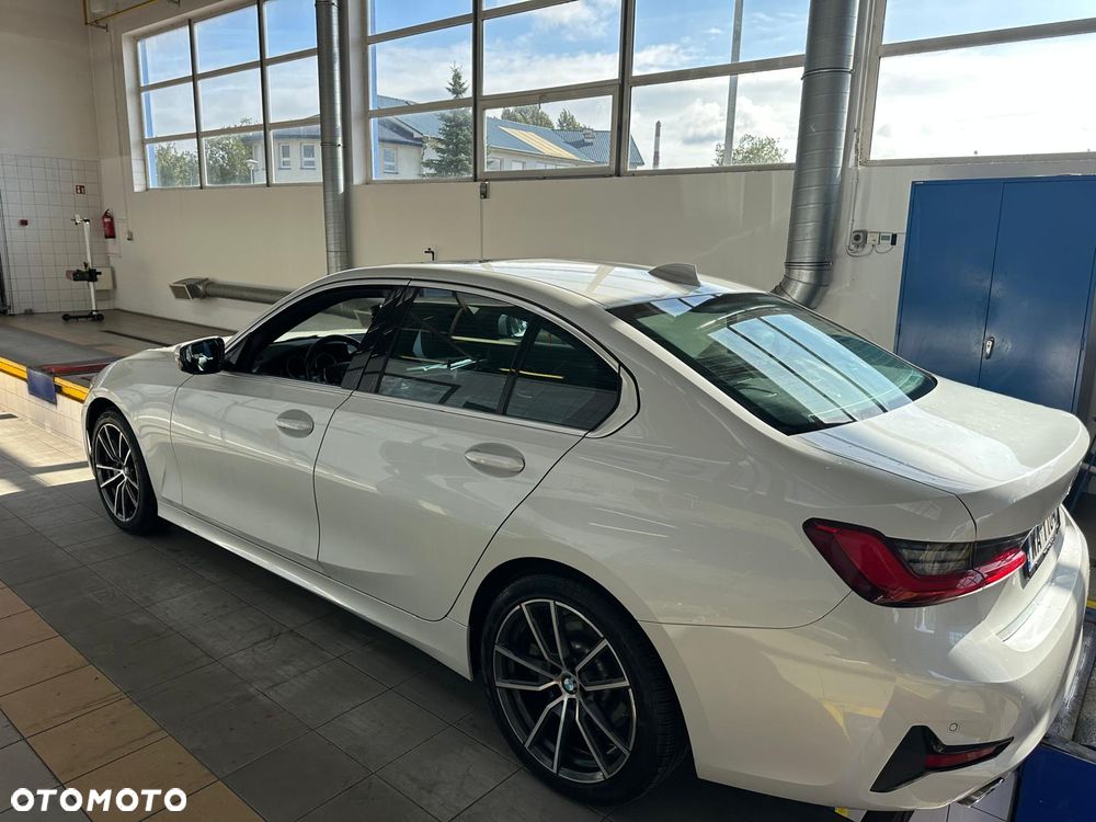 BMW Seria 3 330i Sport Line - 8
