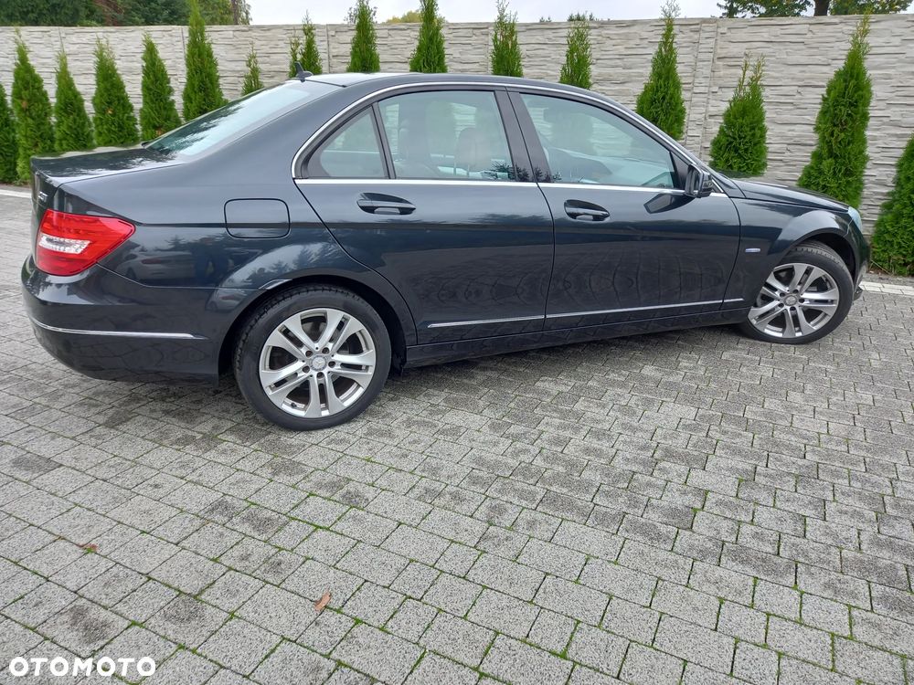 Mercedes-Benz Klasa C 250 CGI Automatik BlueEFFICIENCY Avantgarde - 9