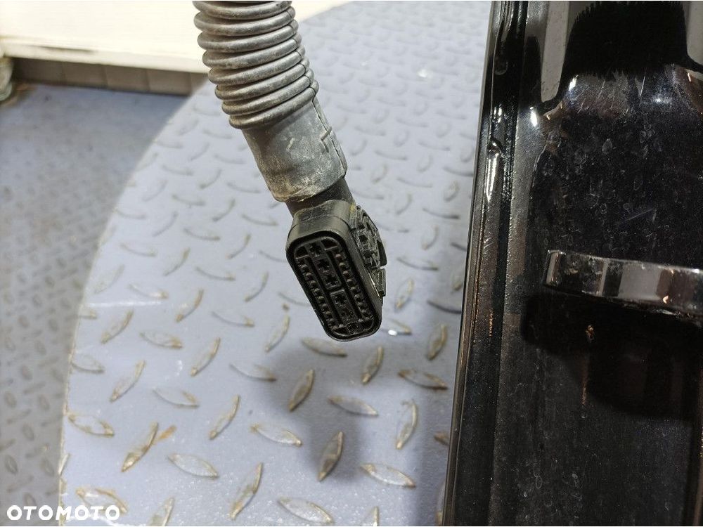 MERCEDES C W204 LIFT KOMBI DRZWI TYŁ TYLNE PRAWE 197 - 8