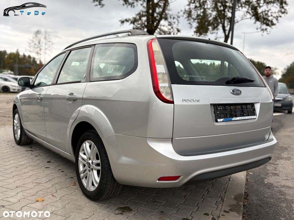 Ford Focus 1.8 FF Ghia - 12