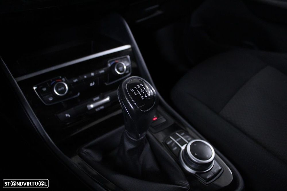 BMW 216 Active Tourer d Advantage - 32