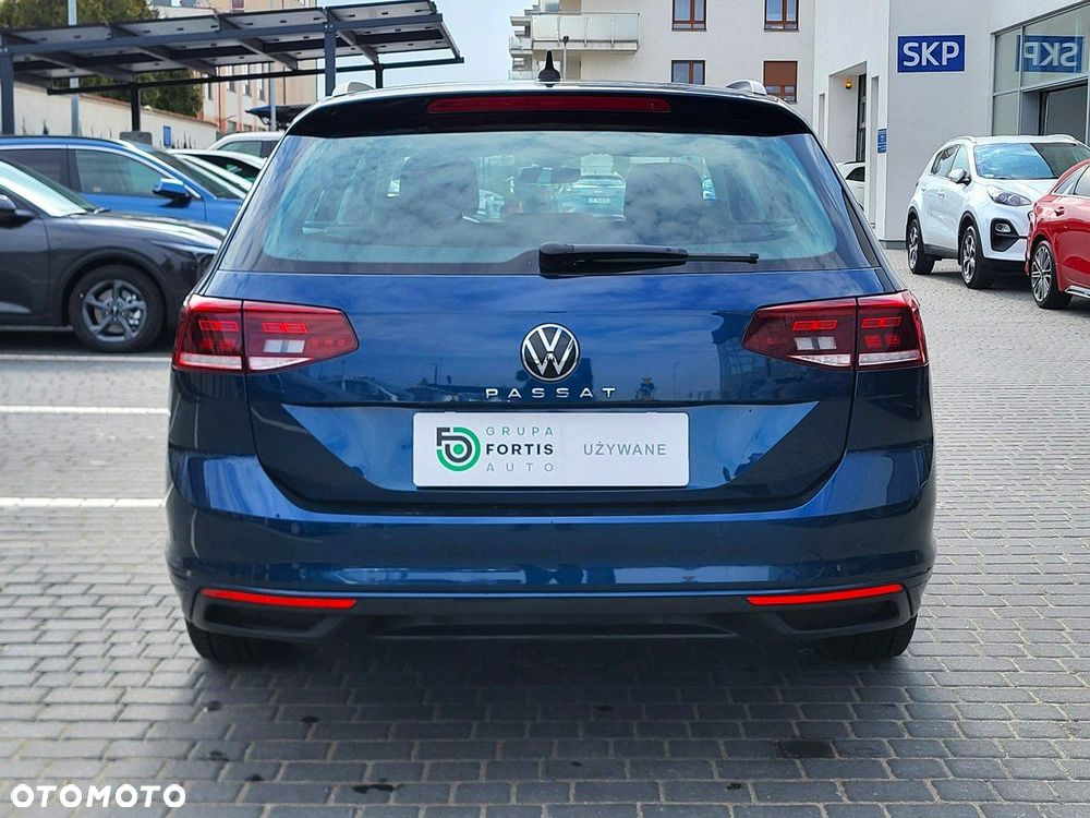 Volkswagen Passat - 4