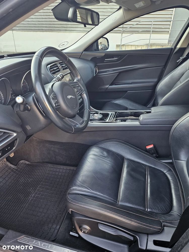 Jaguar XE 2.0 D Prestige - 23