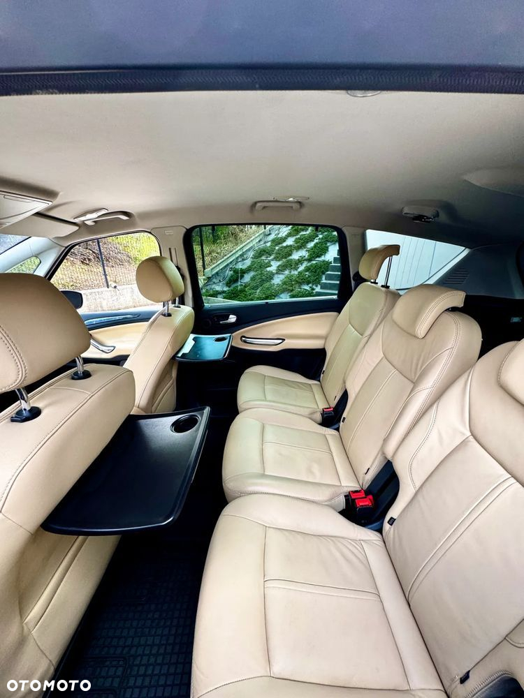 Ford S-Max - 10