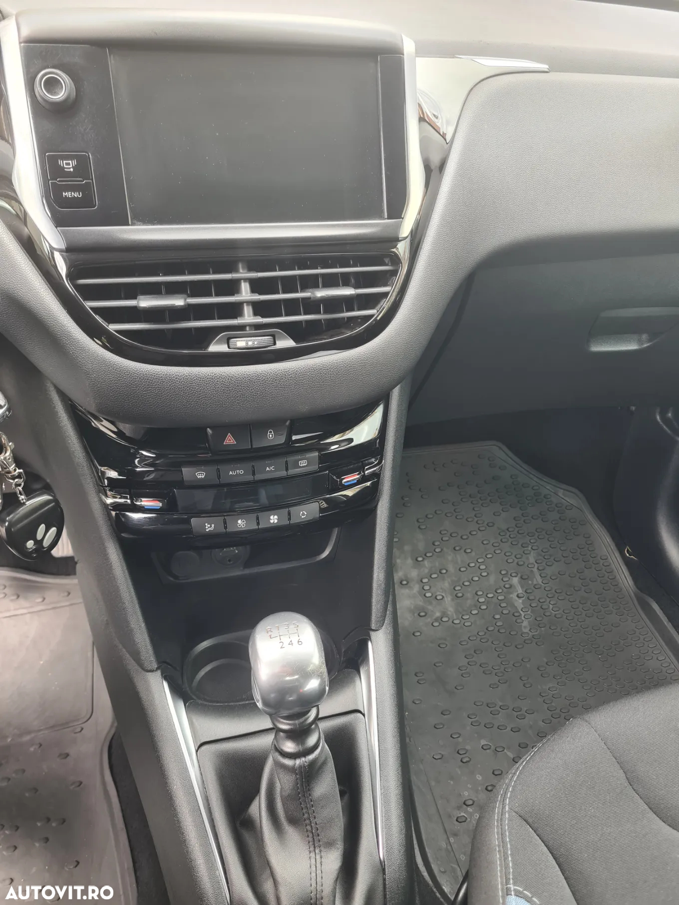 Peugeot 208 1.6 e-HDi FAP STT Allure - 11