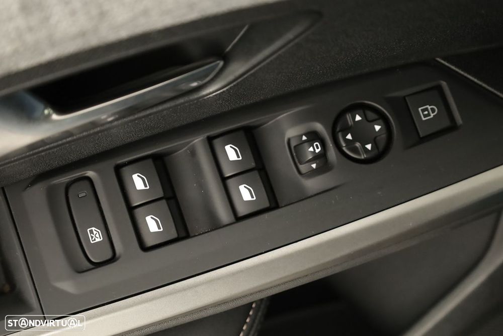 Peugeot 5008 1.2 Hybrid Allure e-DCS6 - 21