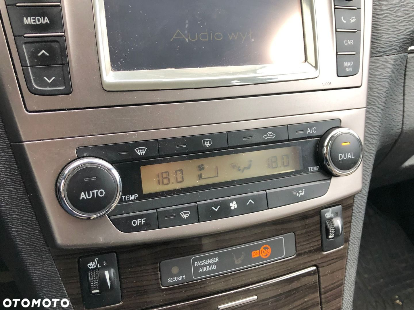 Toyota Avensis 1.8 Premium EU5 - 15