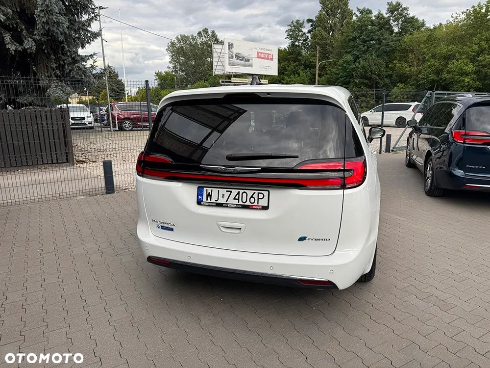 Chrysler Pacifica - 4