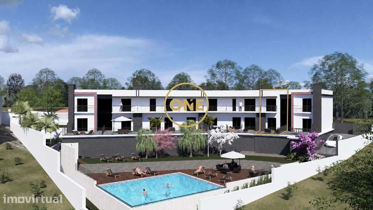 Moradia Geminada T2 em Condomínio com Piscina — Fanhões, Loures - Grande imagem: 2/38