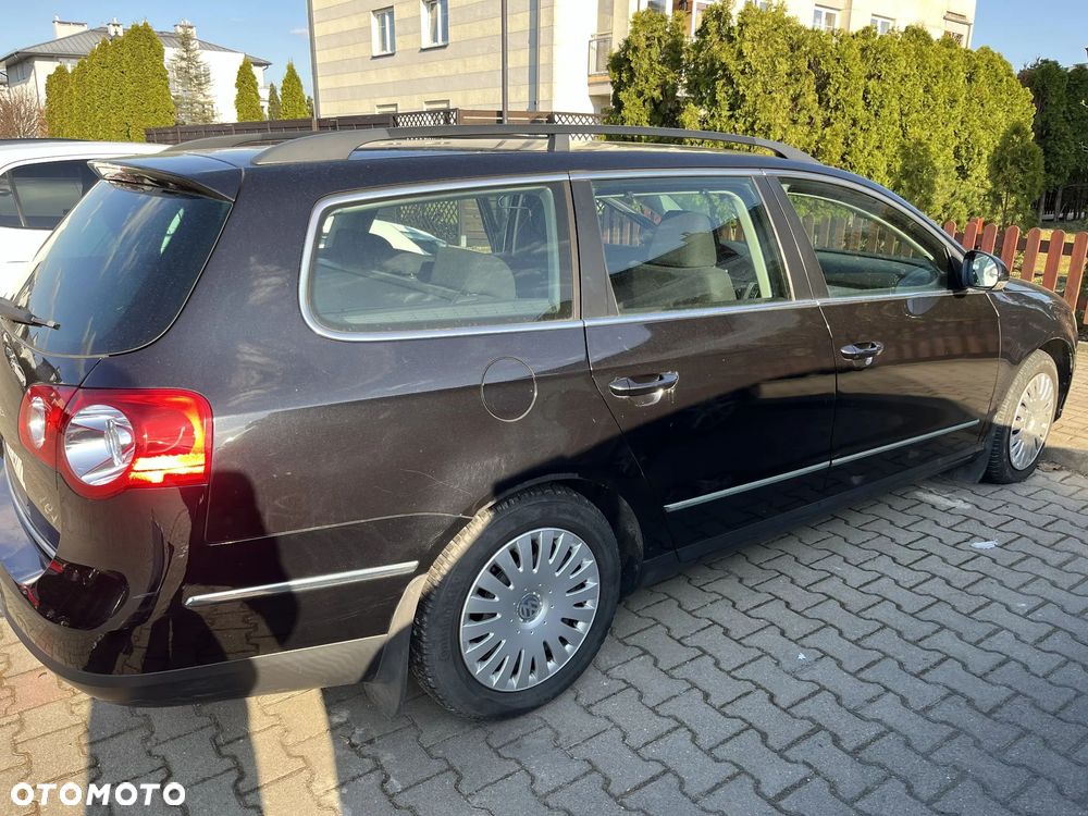 Volkswagen Passat 2.0 TDI DPF Comfortline - 22