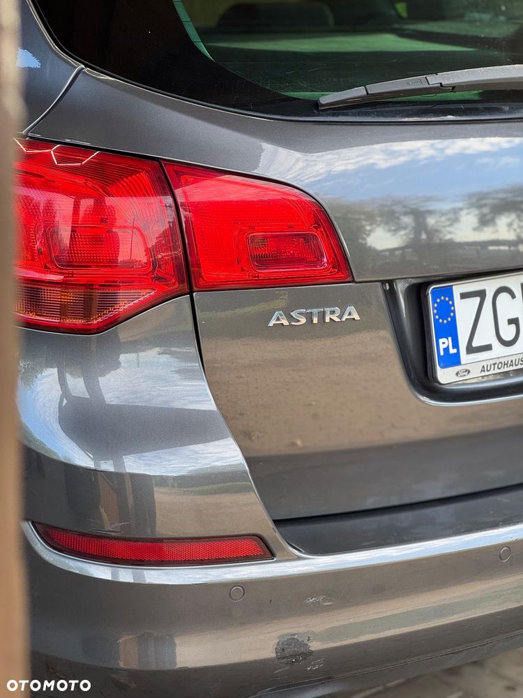 Opel Astra 1.6 Turbo Design Edition - 9