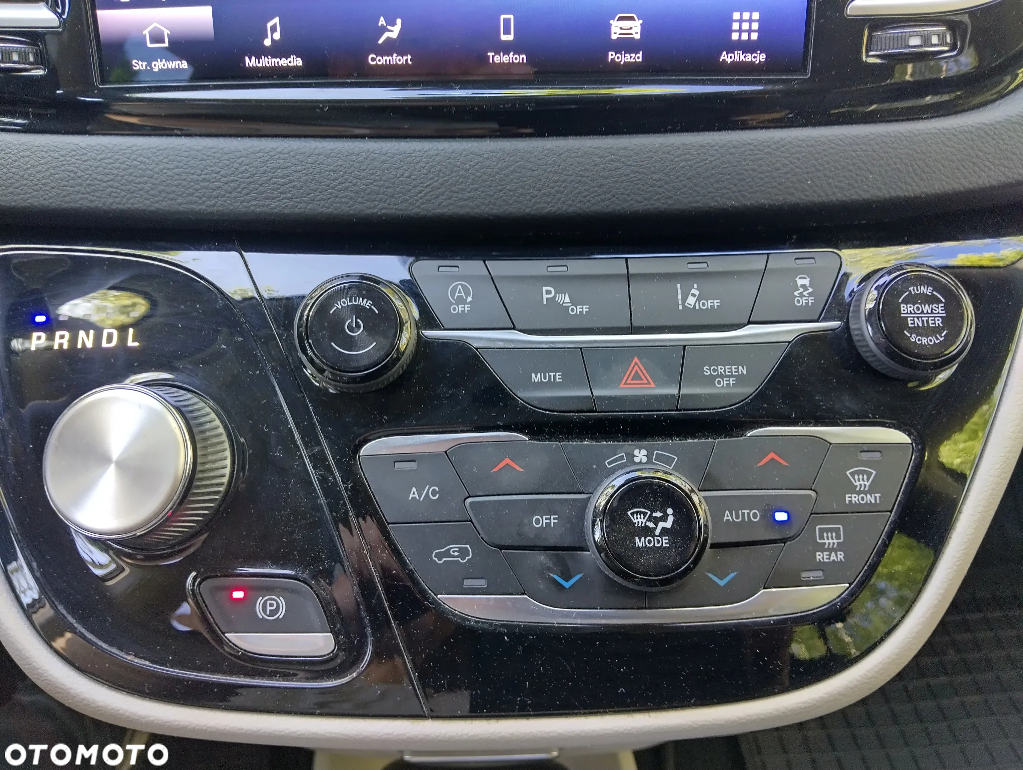 Chrysler Pacifica - 24