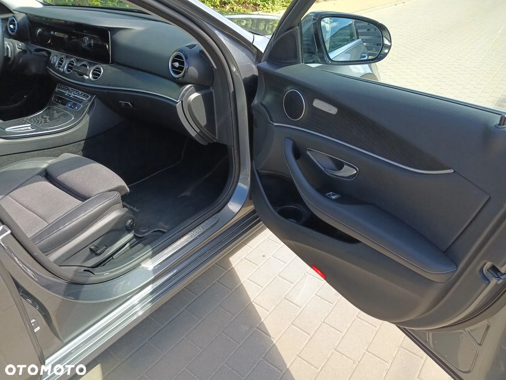 Mercedes-Benz Klasa E 220 d - 39