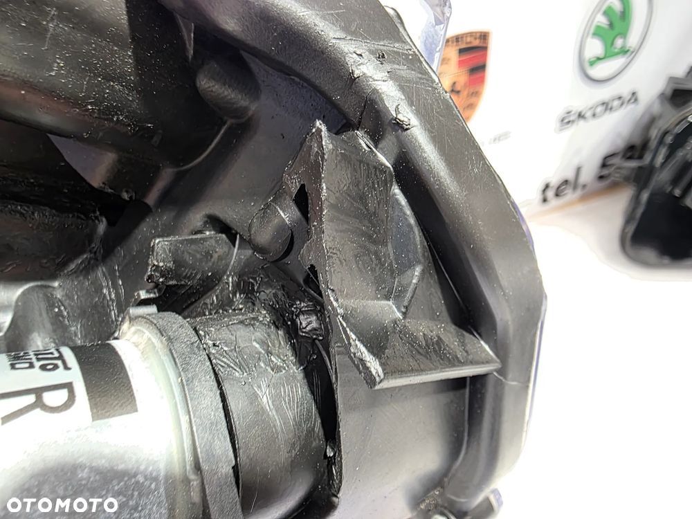TOYOTA AVENSIS T27 LIFT 12-15 PRAWY XENON PRAWA LAMPA PRZEDNIA PRZÓD NR KOITO 05-28 NR AUKCJI LPP357 - 40