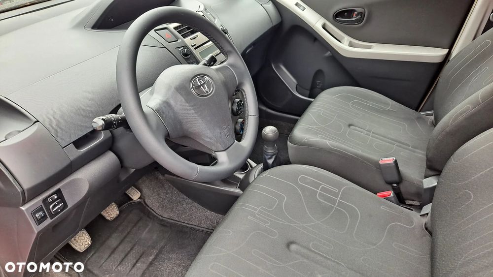 Toyota Yaris 1.0 VVT-i - 11
