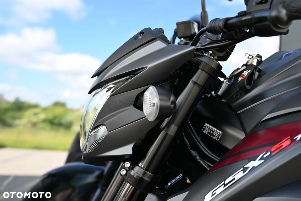 Suzuki GSX - 26