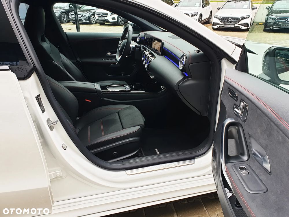 Mercedes-Benz CLA 200 AMG Line 7G-DCT - 17