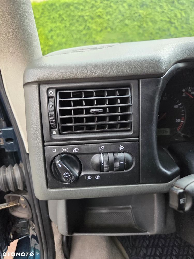 Volkswagen Multivan - 23