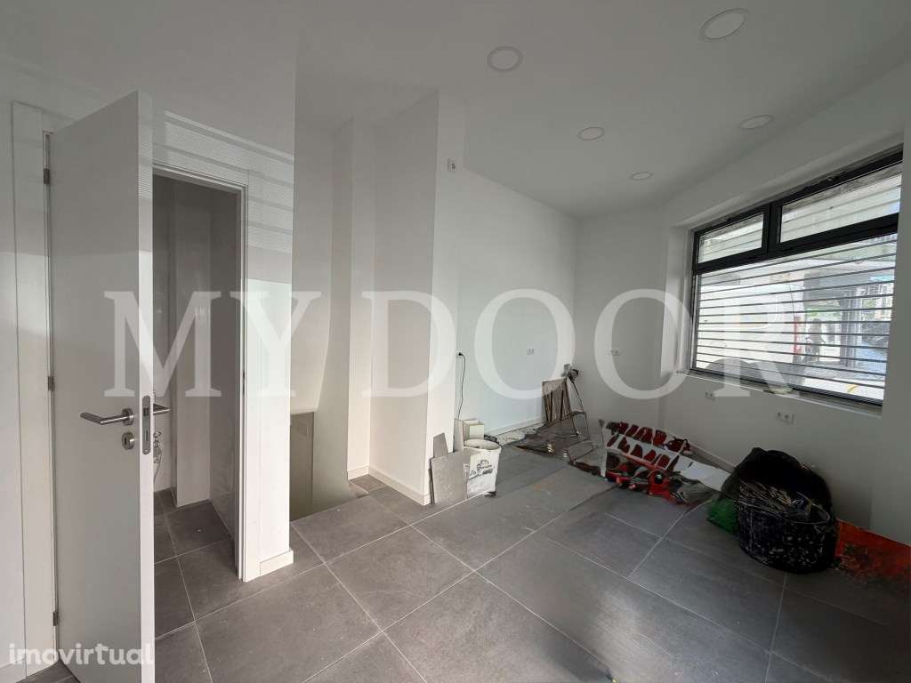 LOJA c/ Cave - Moscavide - Ideal para Comércio / Serviços - CENTRAL - Grande imagem: 2/14