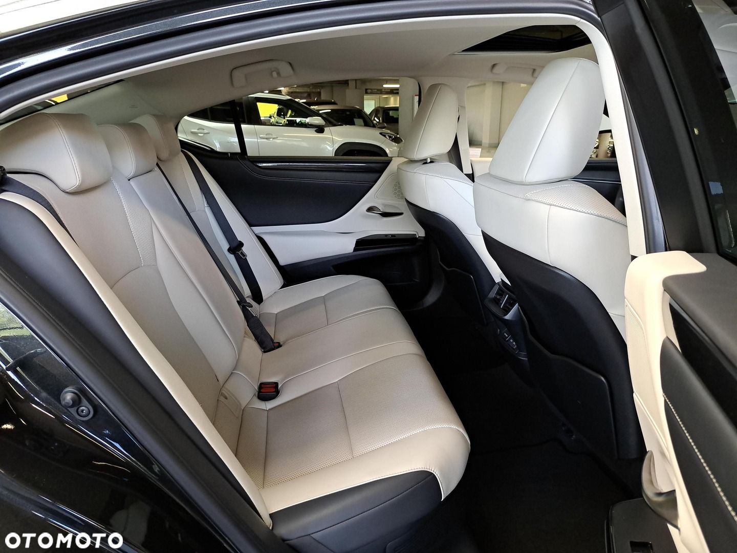 Lexus ES 300h Business Edition - 13