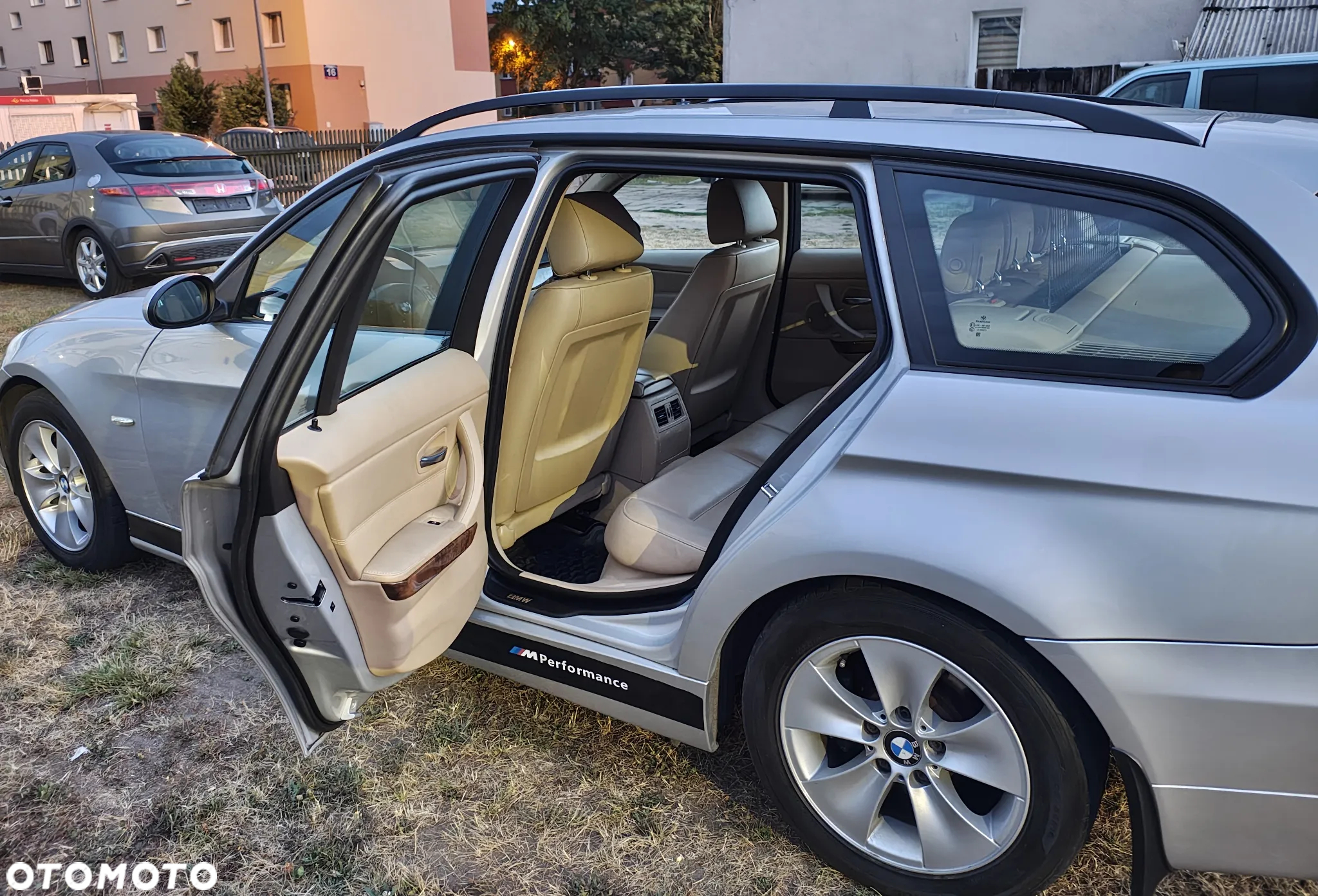 BMW Seria 3 320i Touring - 10
