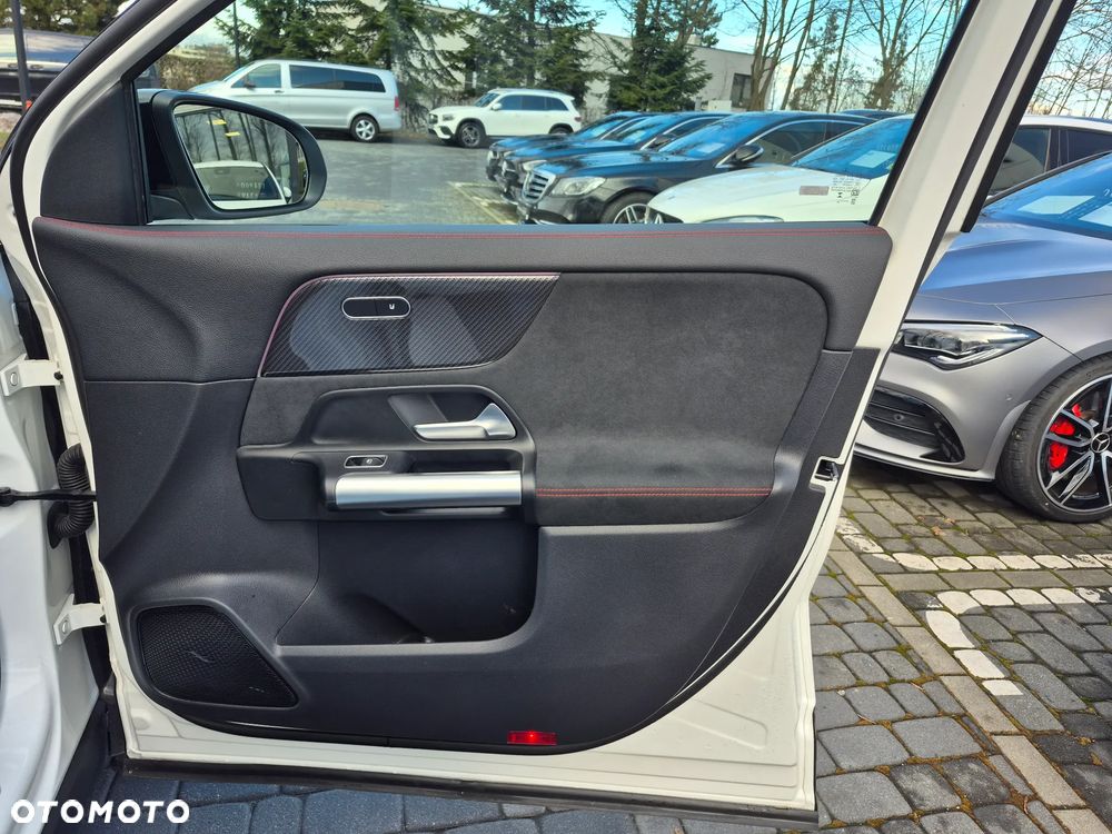 Mercedes-Benz GLA 200 AMG Line - 27