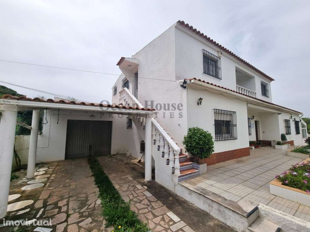 Moradia T4+2 isolada com garagem e piscina, na freguesia de Quarteira - Grande imagem: 2/32