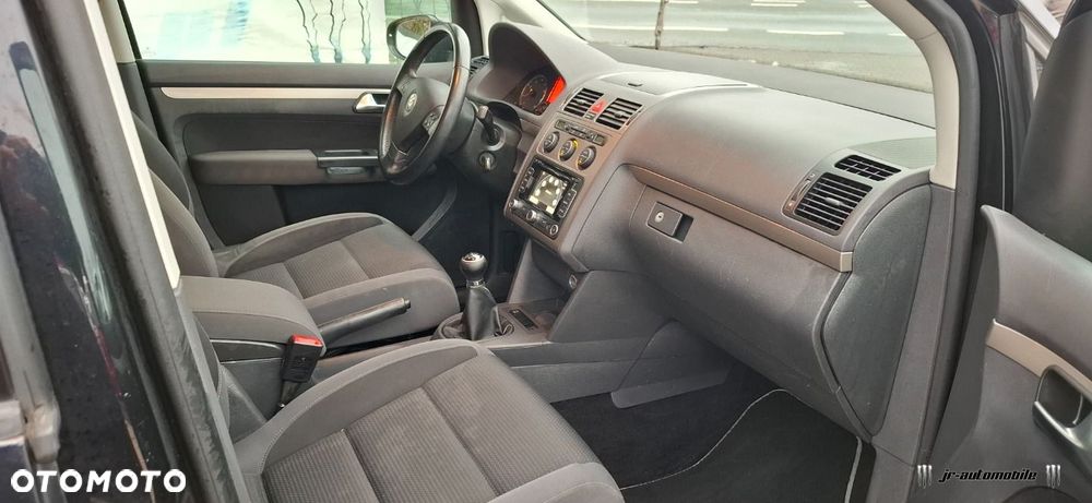 Volkswagen Touran - 9