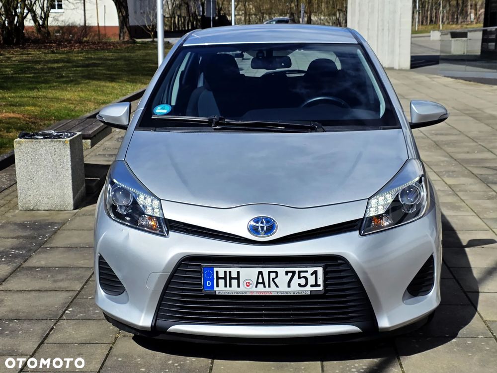 Toyota Yaris Hybrid 100 Premium - 2