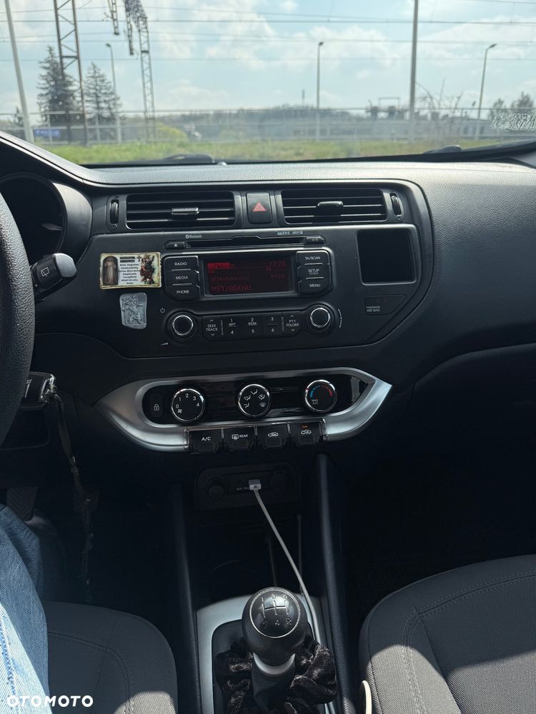 Kia Rio 1.2 M - 14