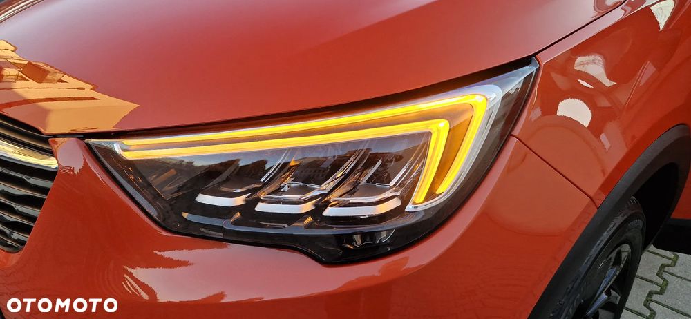 Opel Crossland X 1.2 T Design Line S&S - 32