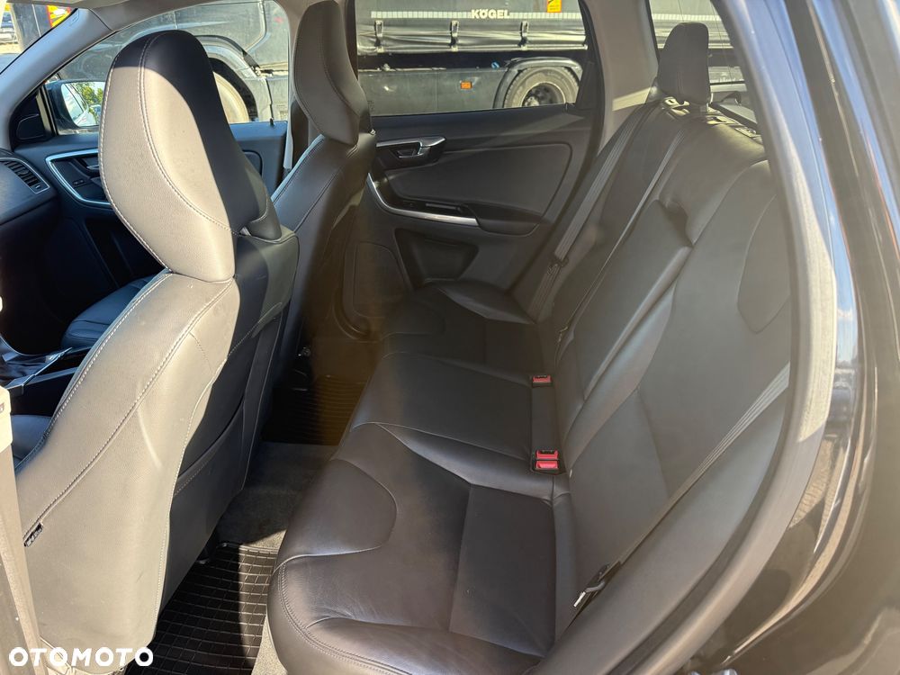 Volvo XC 60 D3 Drive-E Momentum - 18