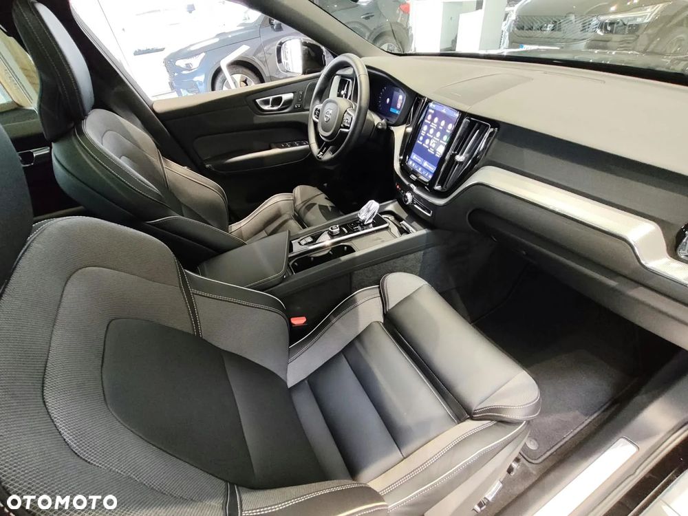 Volvo XC 60 T6 Plug-In Hybrid AWD Plus Black Edition - 23