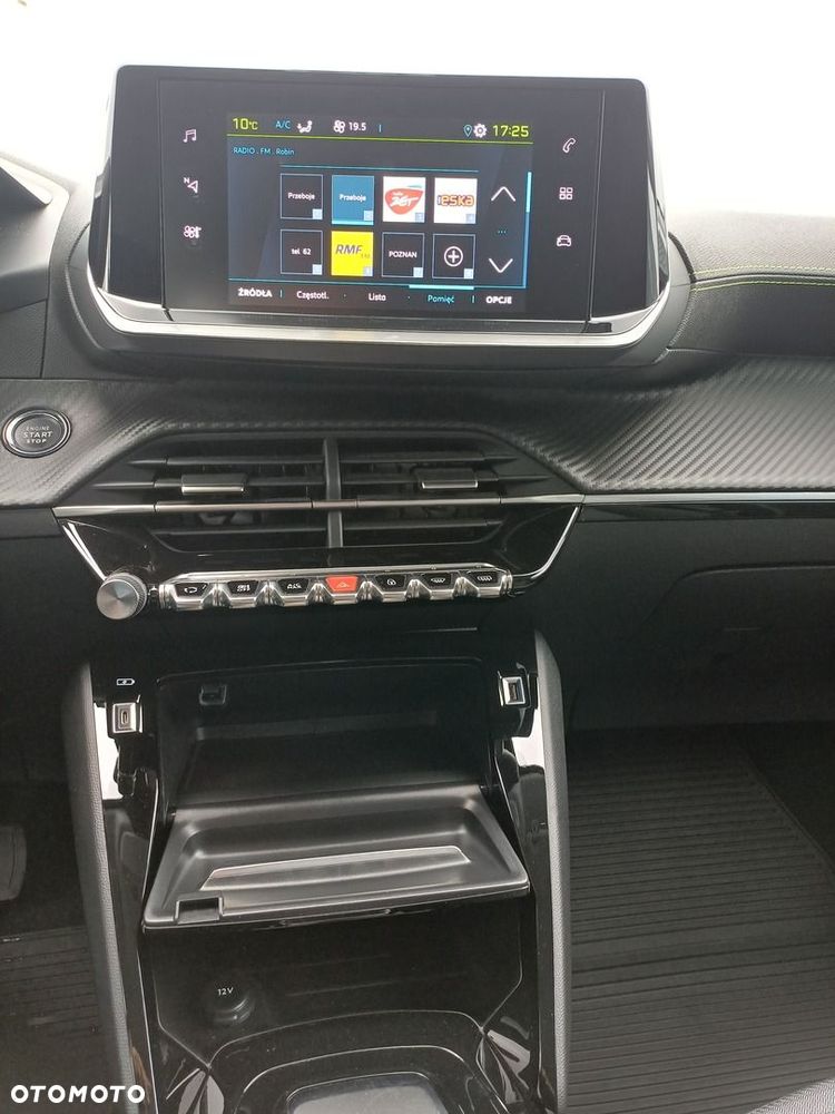 Peugeot 208 - 16