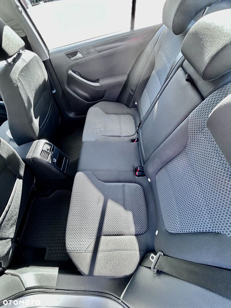 Volkswagen Jetta 1.6 TDI Comfortline - 6