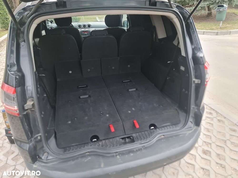 Ford S-Max - 11