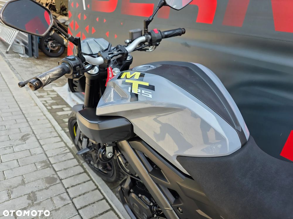 Yamaha MT - 9