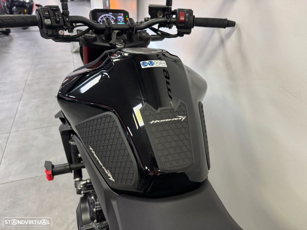 Honda CB 750 Hornet - 7