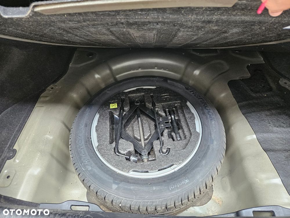 Hyundai Elantra 1.6 Comfort - 23