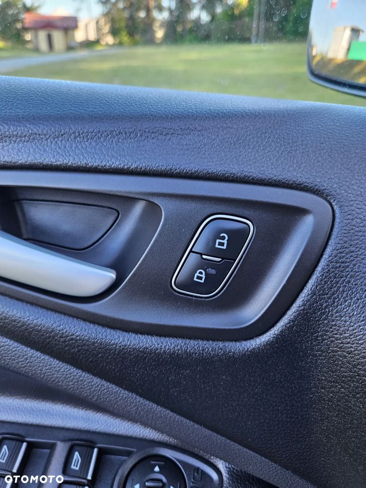 Ford Kuga 2.0 TDCi AWD Titanium - 38