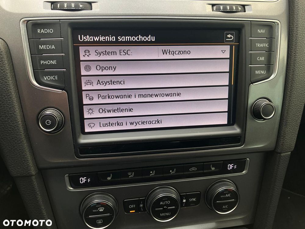 Volkswagen Golf 2.0 TDI BlueMotion Technology Lounge - 21