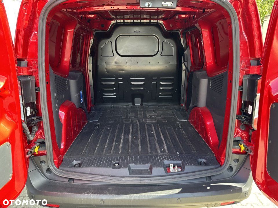 Ford Transit Courier - 19