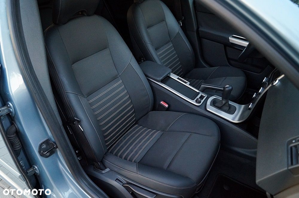Volvo V50 D5 Momentum - 25